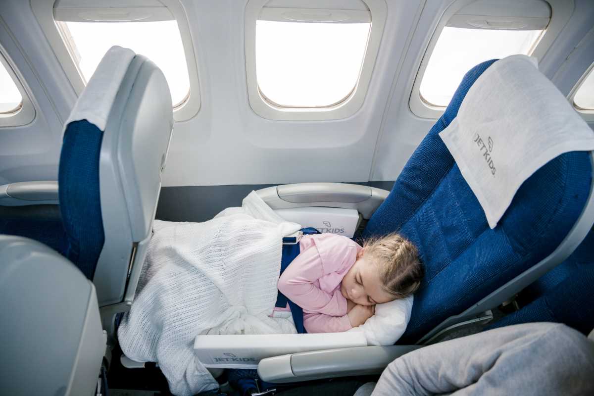 Правила перевозки детей в самолете по россии: сколько стоит сопровождение