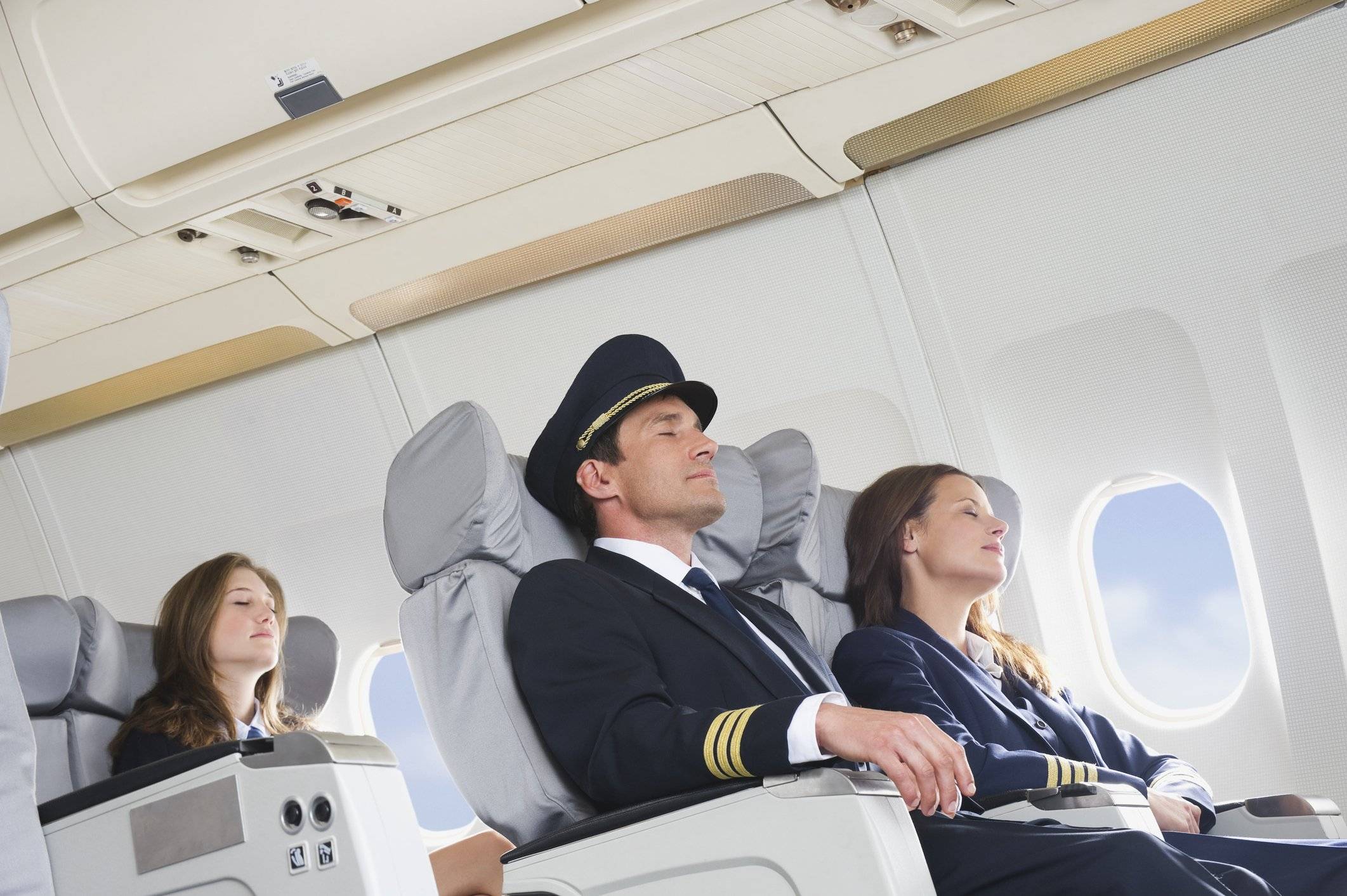 Что взять с собой в самолет и как одеться для комфортного перелета