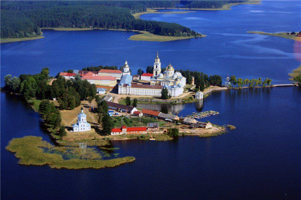 Куда поехать в россии летом: море, горы, лучшие города