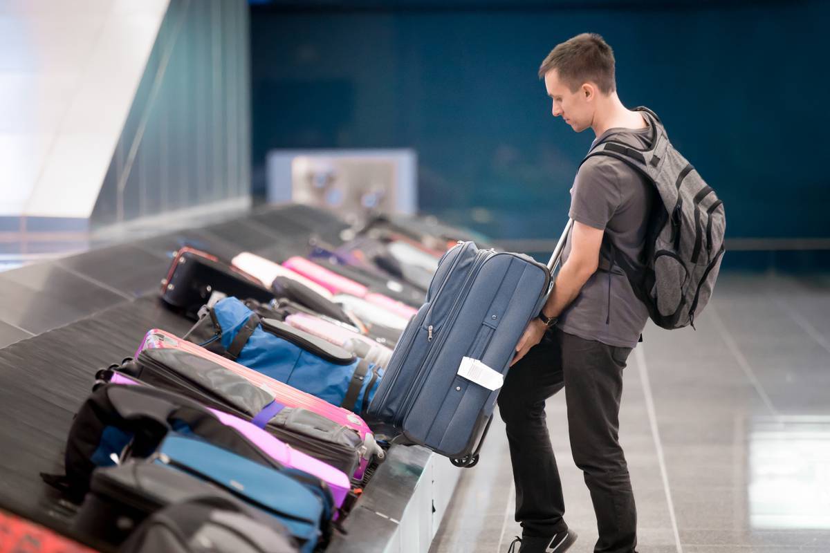 Куда и когда сдавать багаж после регистрации в аэропорту: автоматический прием и стойка drop-off