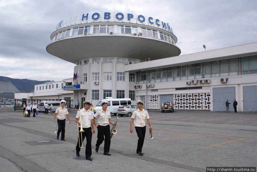 Как добраться из анапы в новороссийск: автобус, такси, машина. расстояние, цены на билеты и расписание 2021 на туристер.ру