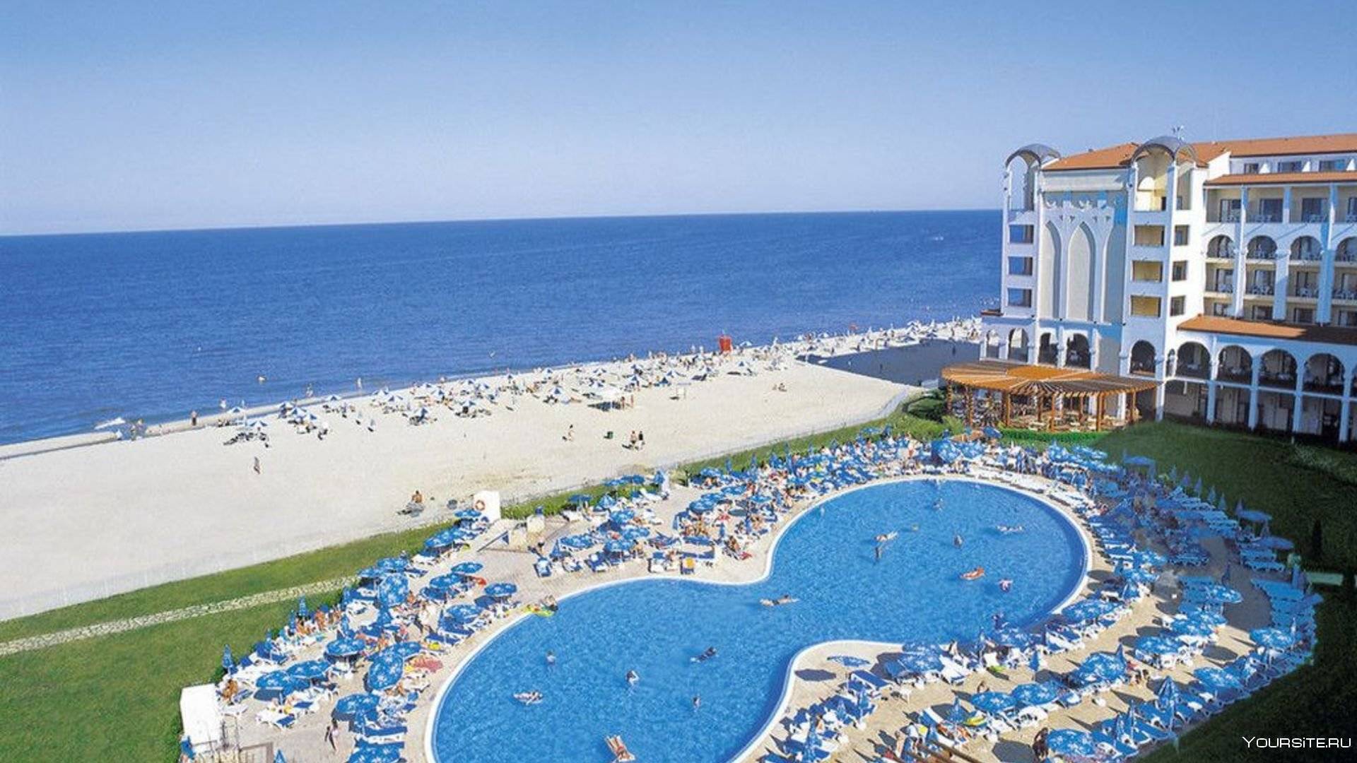 В 2 года в болгарию. Хелиос Болгария. Obzor Bulgaria. Riu Helios Bay. Город Солнечный берег в Болгарии.