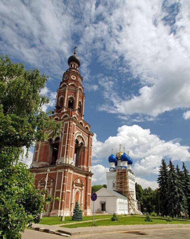 Бронницы московская. Бронницы храм Архангела Михаила. Город Бронницы Церковь. Церковь Успения Божьей матери в Бронницах. Бронницы Архангельский собор.