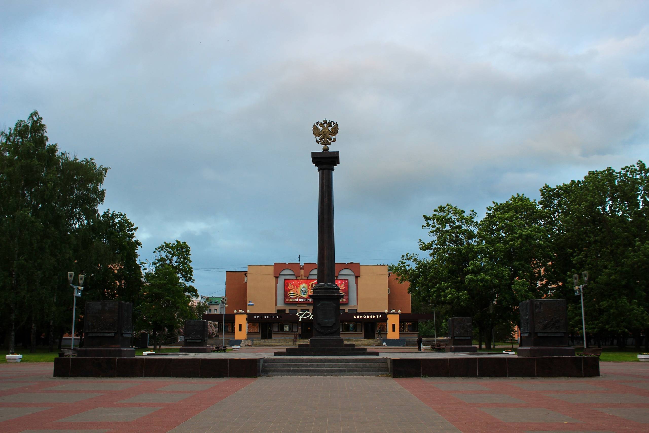 Стелла город воинской славы старый оскол фото