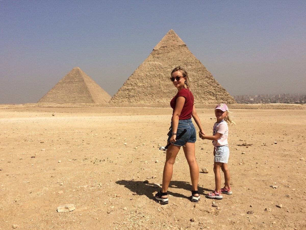 Египет можно ли отдыхать. Хургада Египет пирамиды. Египет пирамид туристи. Джамарама Египет. Самая маленькая пирамида в Египте.