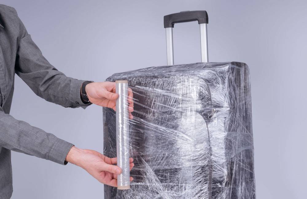 Упаковка багажа — как правильно упаковать чемодан и сумку пленкой в аэропорту или в домашних условиях