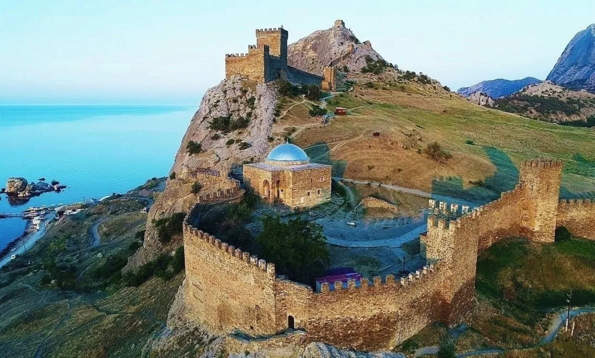 Lku crimea. Судак. Генуэзская крепость. Музей-заповедник «Судакская крепость». Крым Судак крепость гаунзденская. Достопримечательности Крыма Генуэзская крепость.