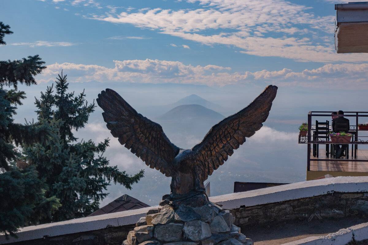 Скульптура «орел» в пятигорске