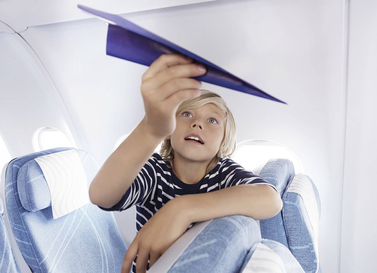 Как сделать перелет с ребенком спокойным и безопасным? правила перевозки детей в самолете