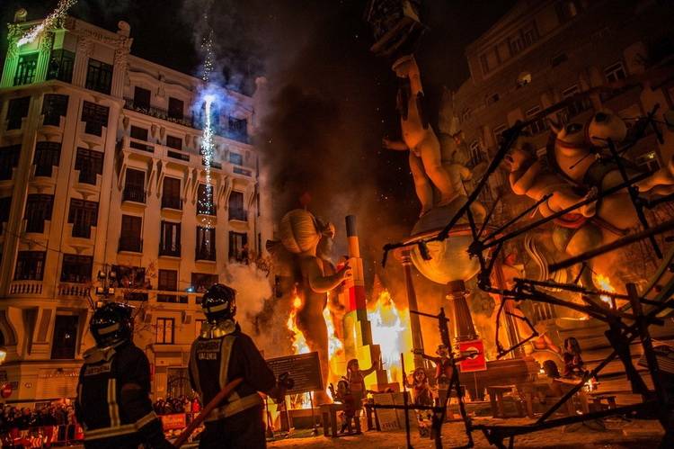 Фальяс – праздник огня в валенсии. испания по-русски - все о жизни в испании