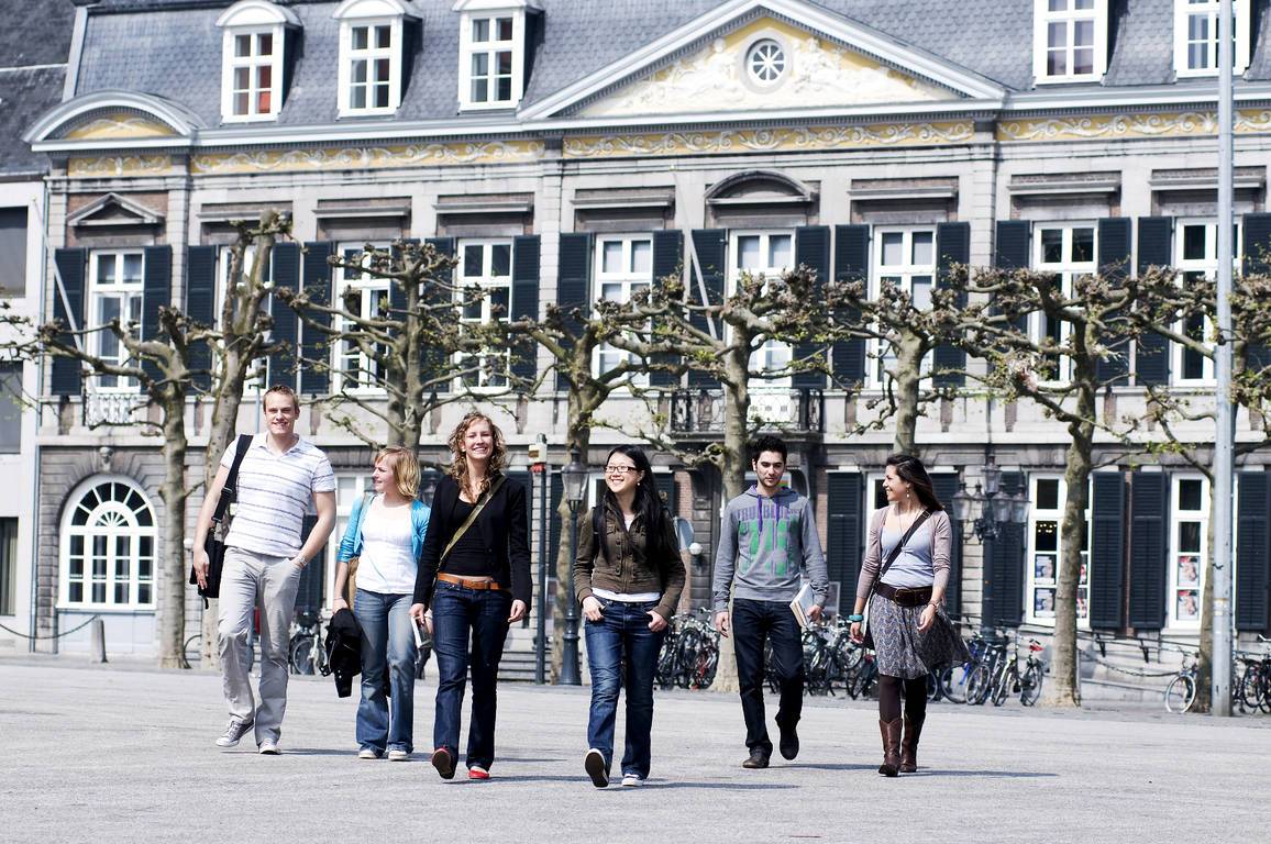 Colleges ranking. Голландия Maastricht University. Maastricht University Business Economics. Образование вузы в Нидерландах. Образование в Бельгии.