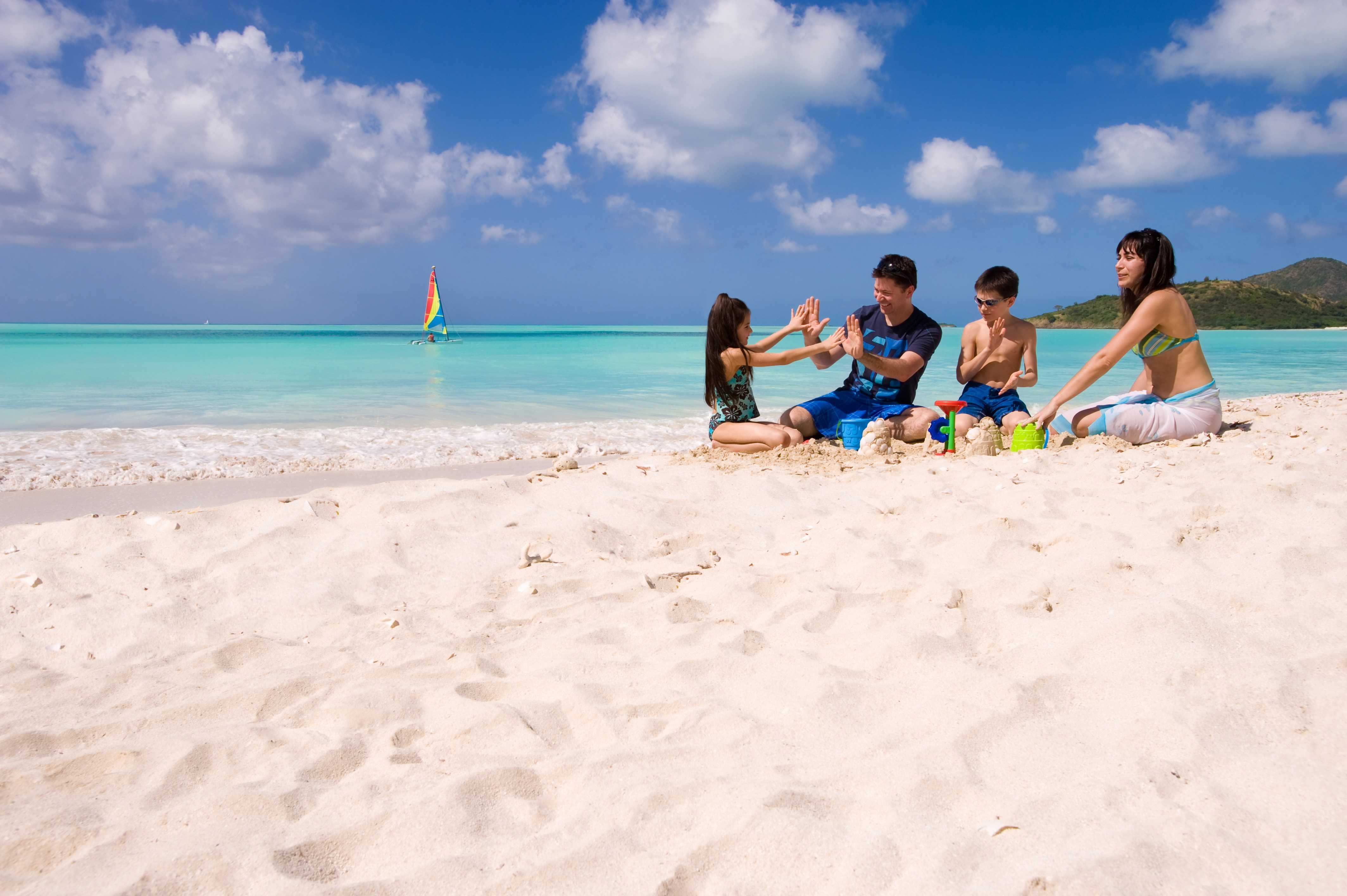 11 стран: куда поехать на море в июле 2023 —  пляжный отдых за границей