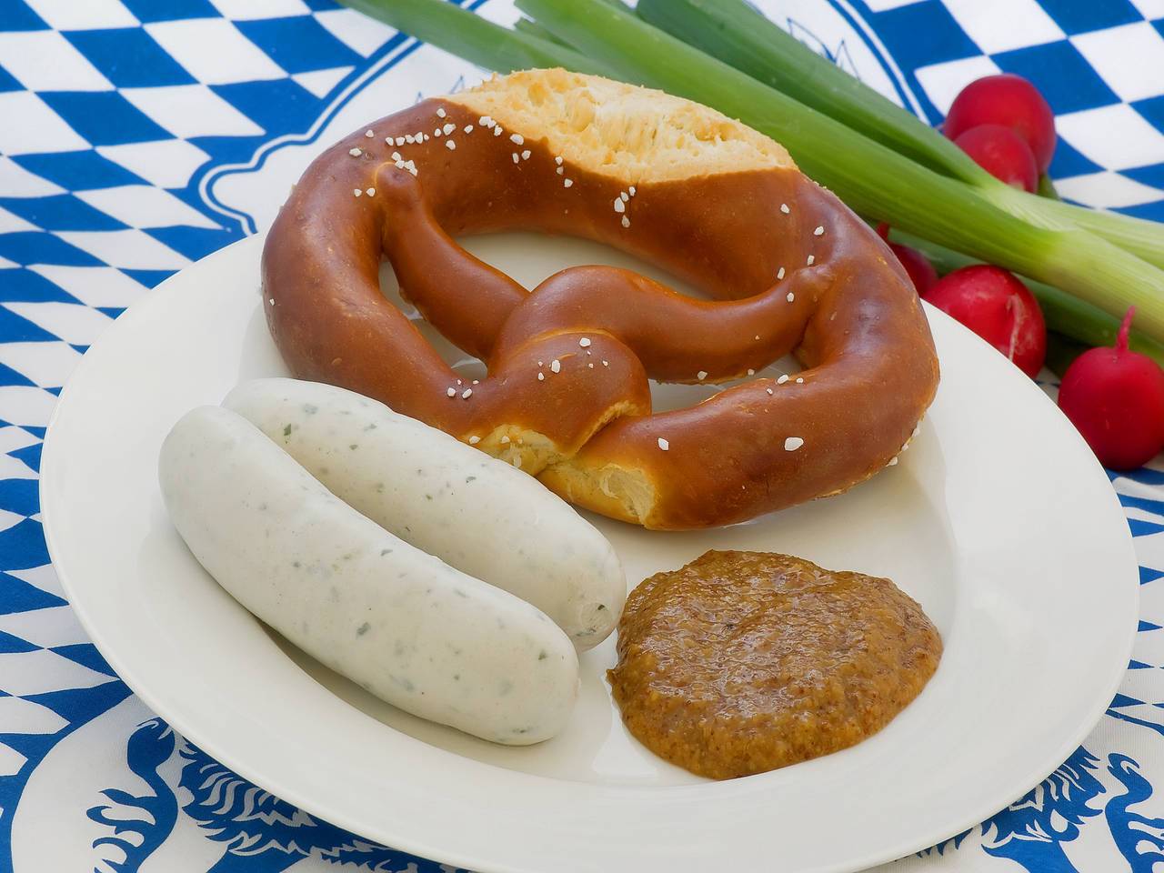Как сделать белые баварские колбаски в домашних условиях