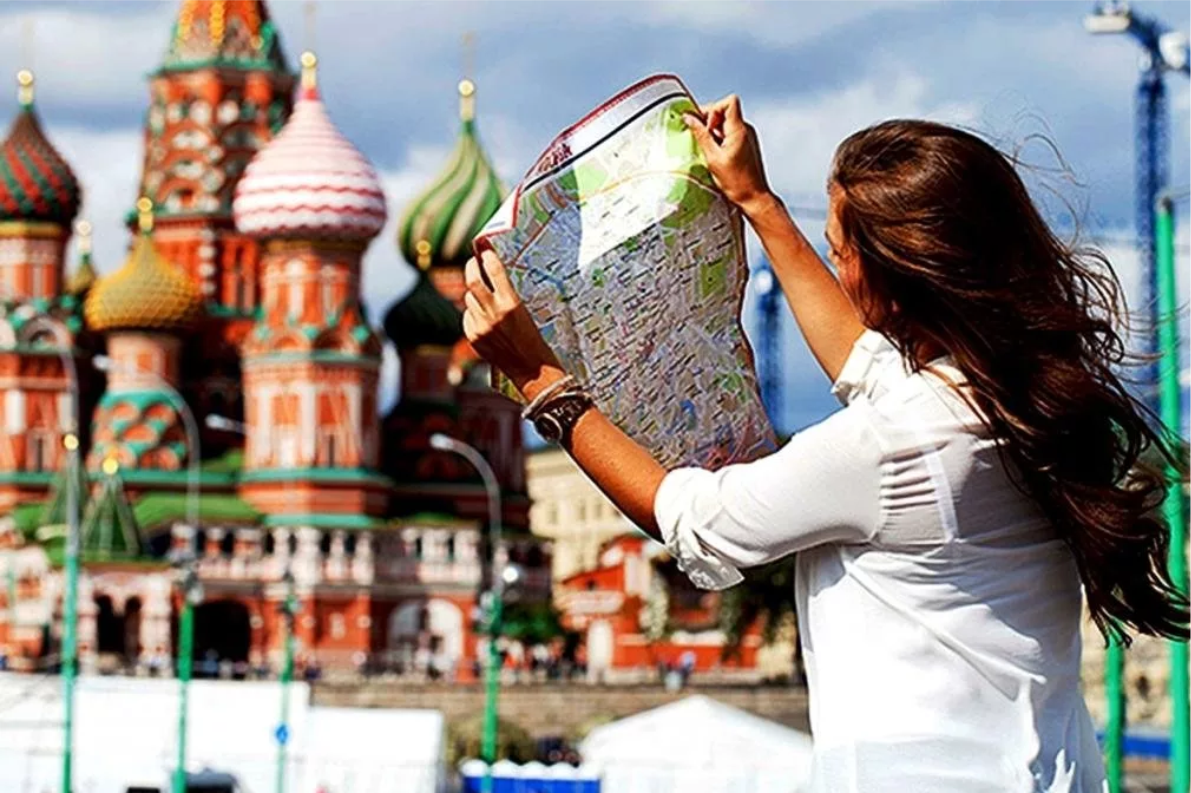 Сайт мирпутешествий рф. Внутренний туризм. Внутренний туризм в России. Туристы в России. Культурно-познавательный туризм.