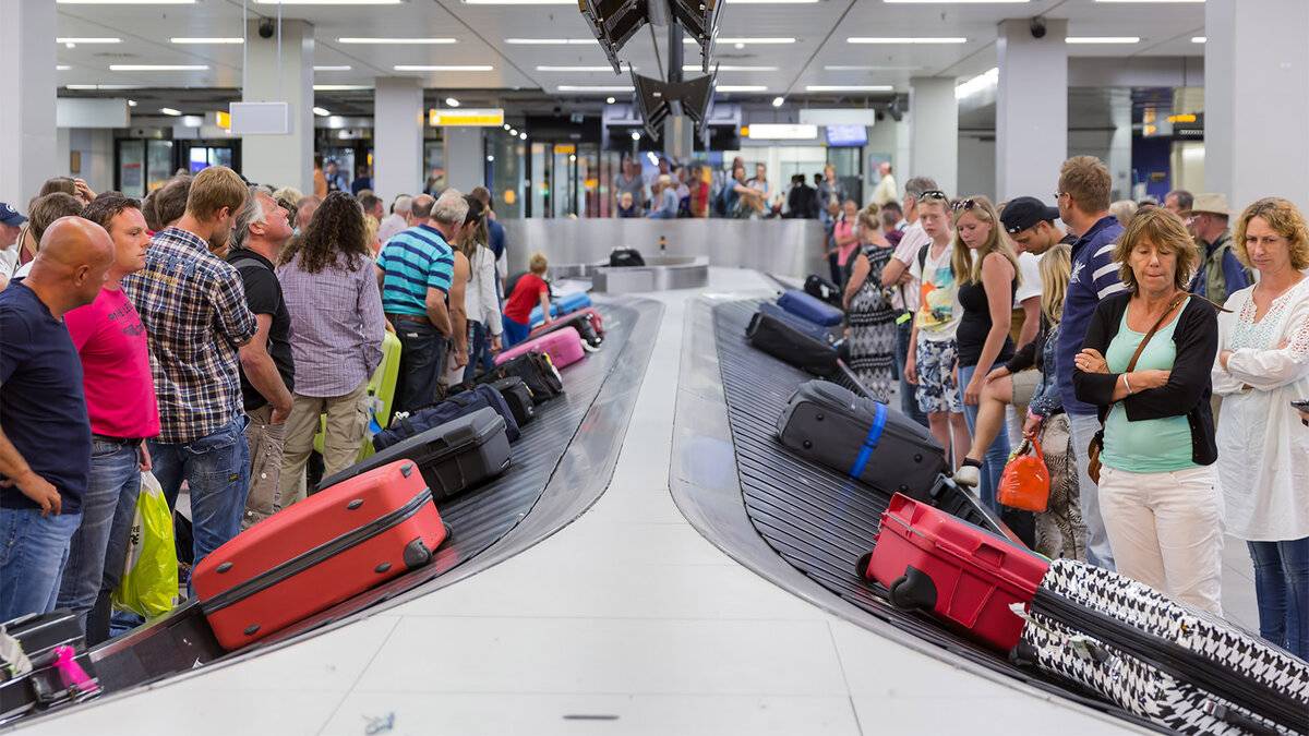 Что происходит с чемоданом в аэропорту после того, как вы сдали его в багаж