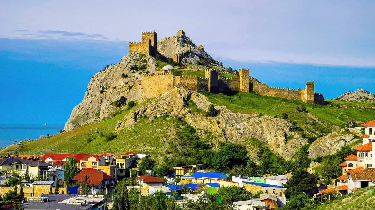 Что посмотреть в судаке: 10 интересных мест (+ фото судака)