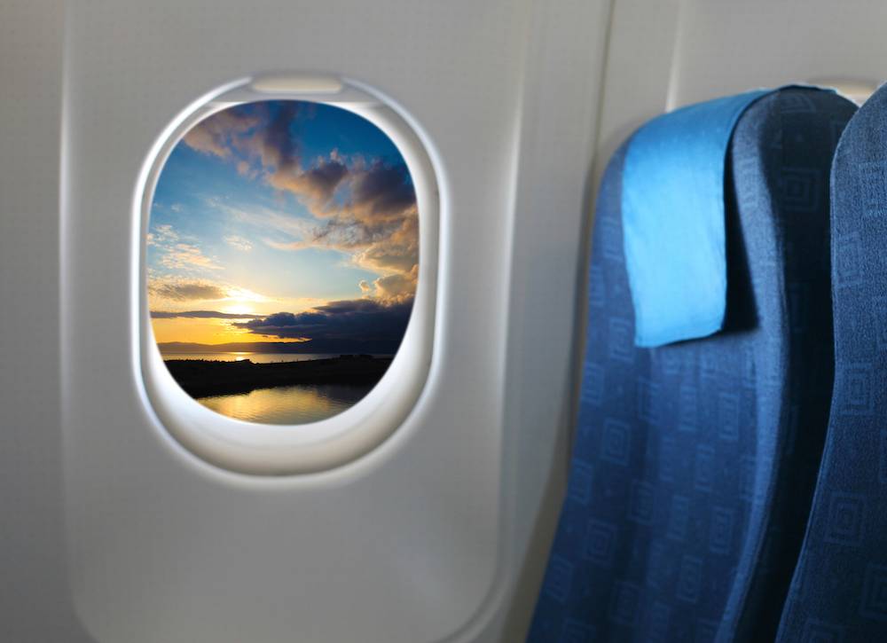 Поясним: как избежать места «у окна без окна» в самолёте