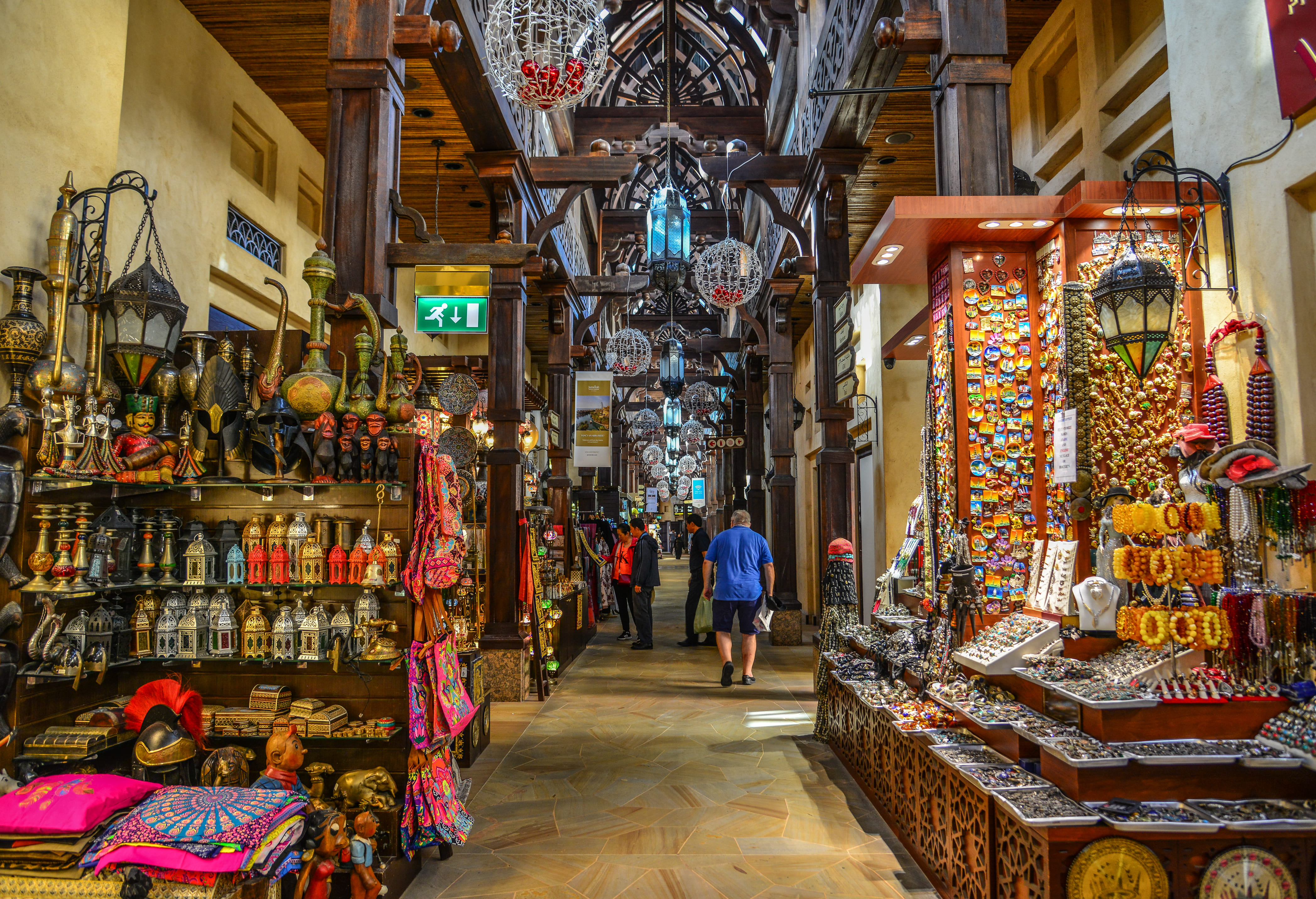 Рынок арабские эмираты. Дубай базар Souk Madinat. Souk Madinat Jumeirah, Дубай, ОАЭ. Рынок сук Мадинат. Souk Madinat Jumeirah рынок.