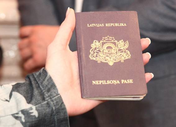 Граждане под вопросом: зачем президент латвии предложил выдать паспорта детям русскоязычных жителей — рт на русском