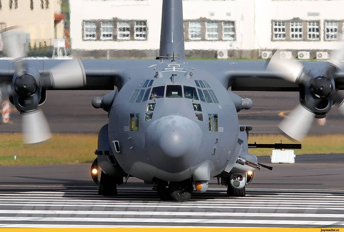 Lockheed_ac-130_spectre : definition of lockheed_ac-130_spectre and synonyms of lockheed_ac-130_spectre (russian)