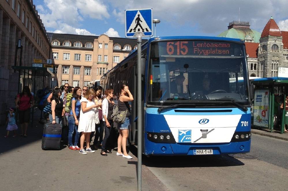 Автобусы в хельсинки. Автобусы в Финляндии. Общественный транспорт Хельсинки. Автобус Хельсинки. Автобусная станция в Вантаа.