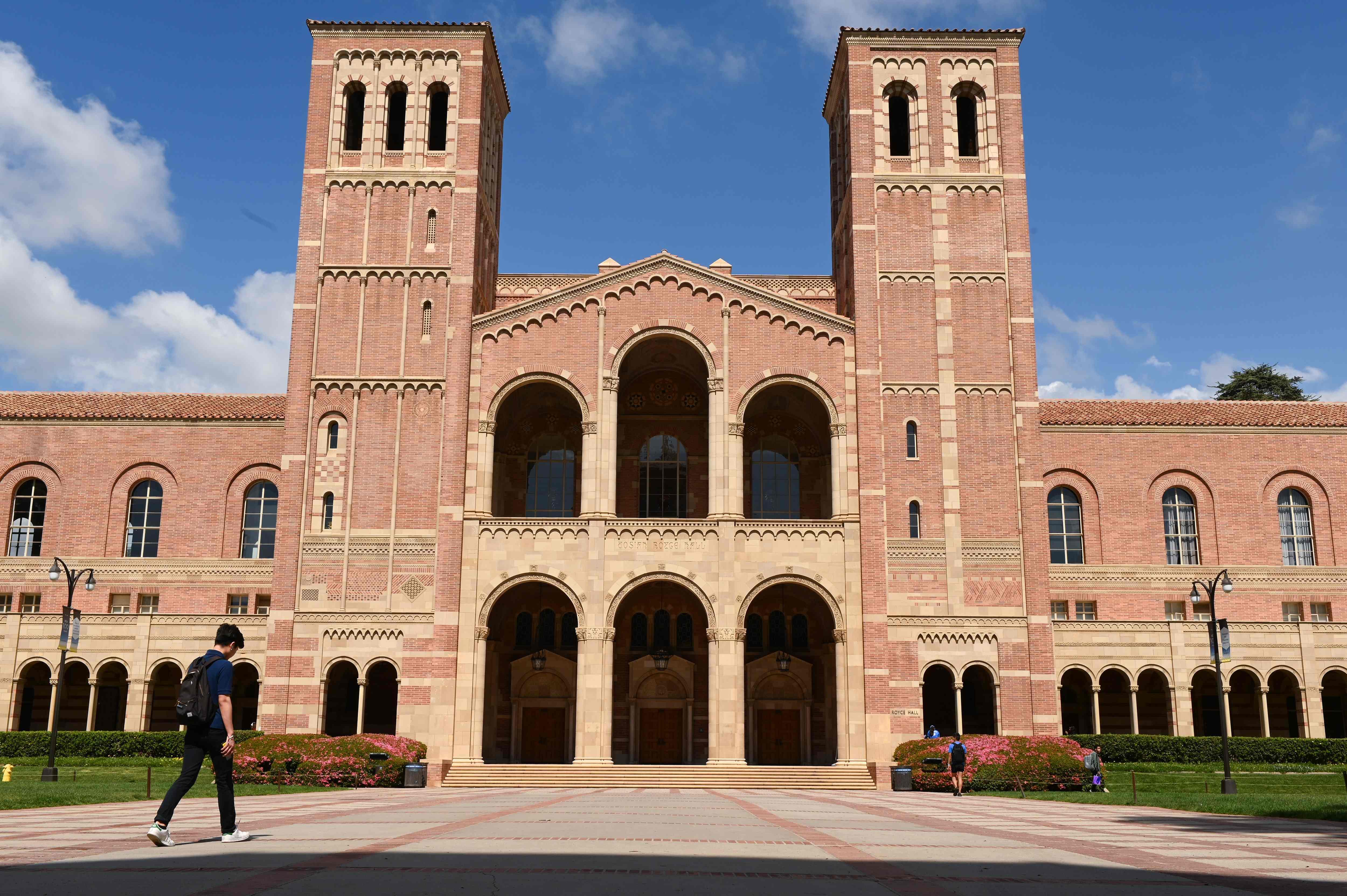 Как поступить в ucla, требования для поступления в калифорнийский университет ла