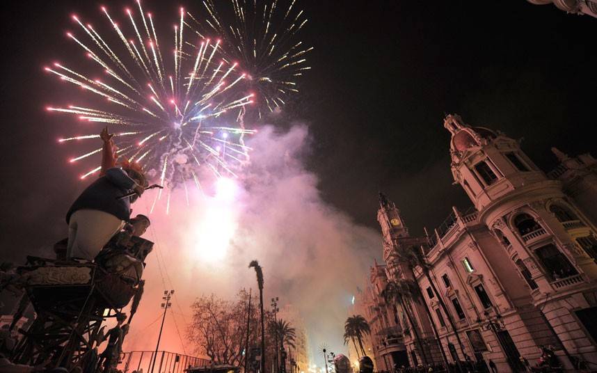 Фальяс - огненный фестиваль в испании