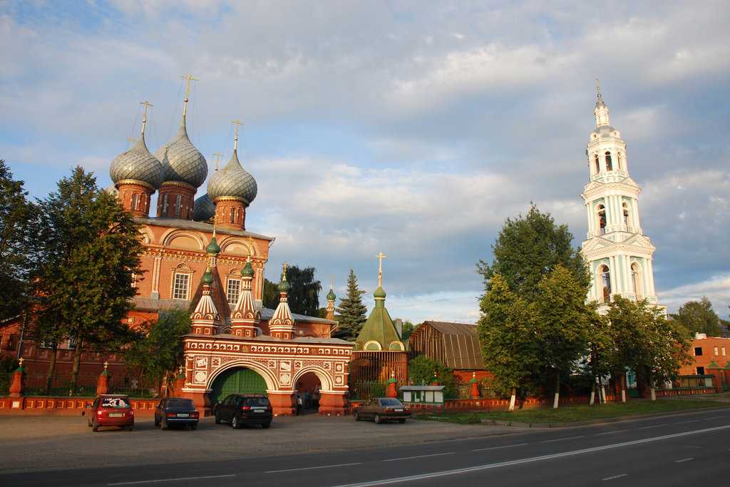 Кострома это. Кострома Resurrection Church. Кострома достопримечательности Церковь Воскресения золотого кольца. Достопримечательности Костромы сфотаю. Культурно-историчееские достопримечательности ко.