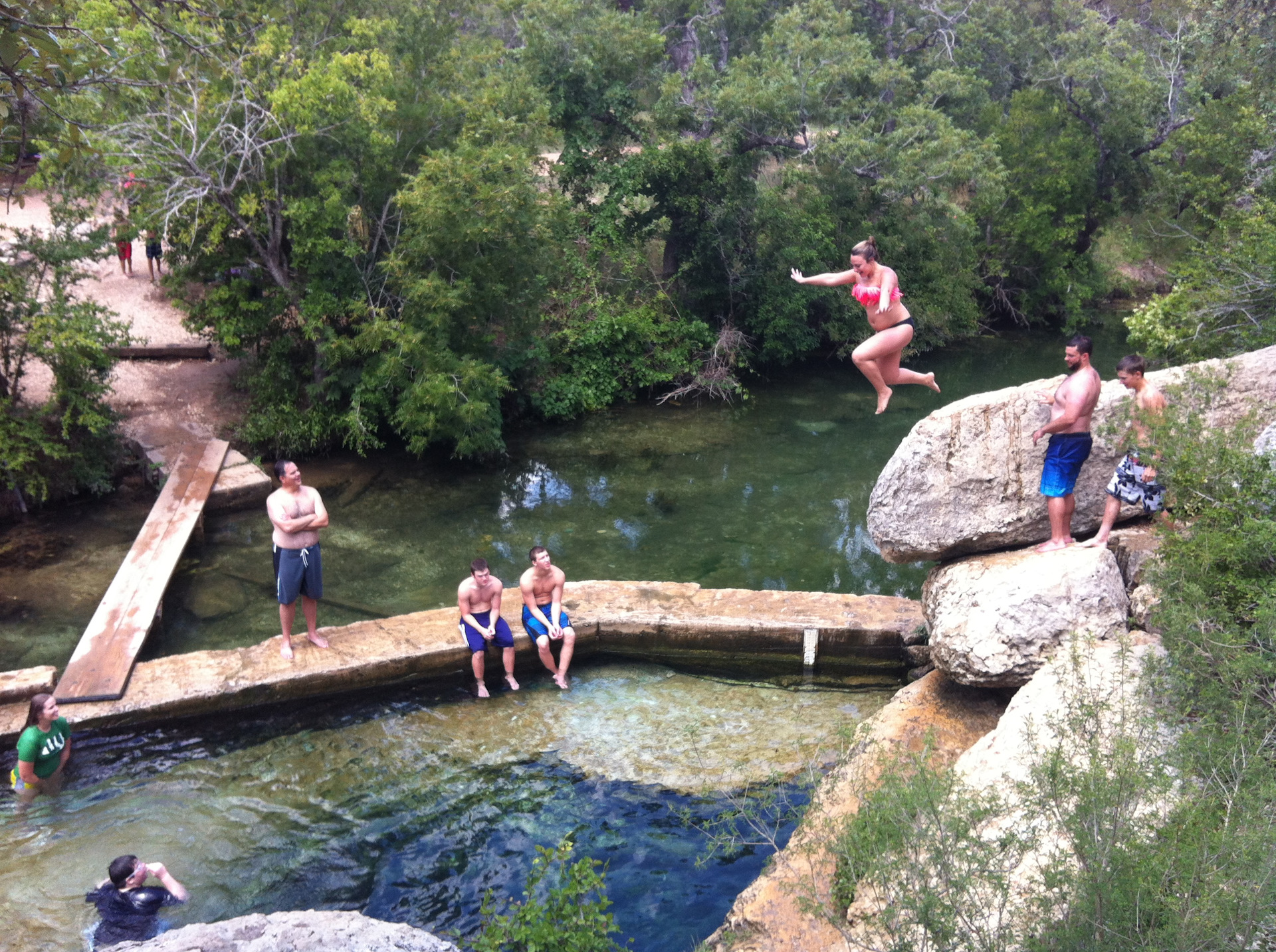 Well. Колодец Иакова Уимберли Техас. Колодец Иакова (Jacob’s well). Колодец Иакова, штат Техас, США. Иакова в Уимберли, штат Техас.