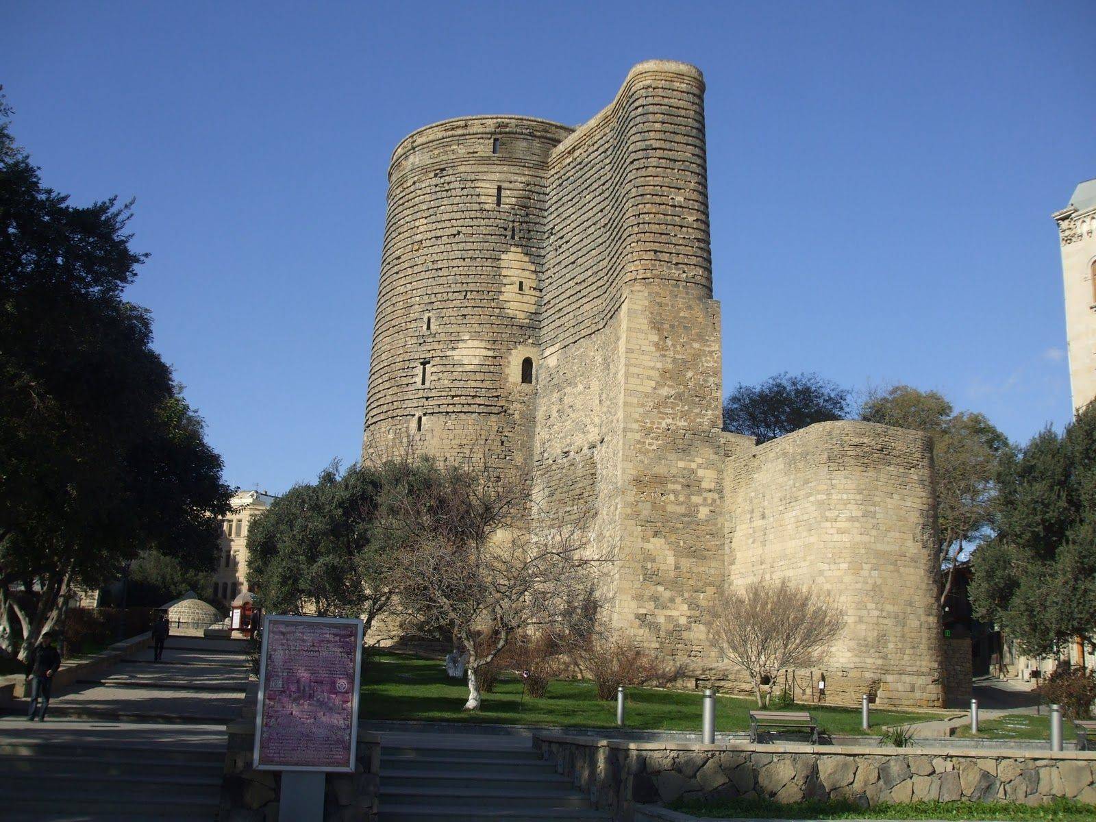 Девичья башня в Баку 1200 год