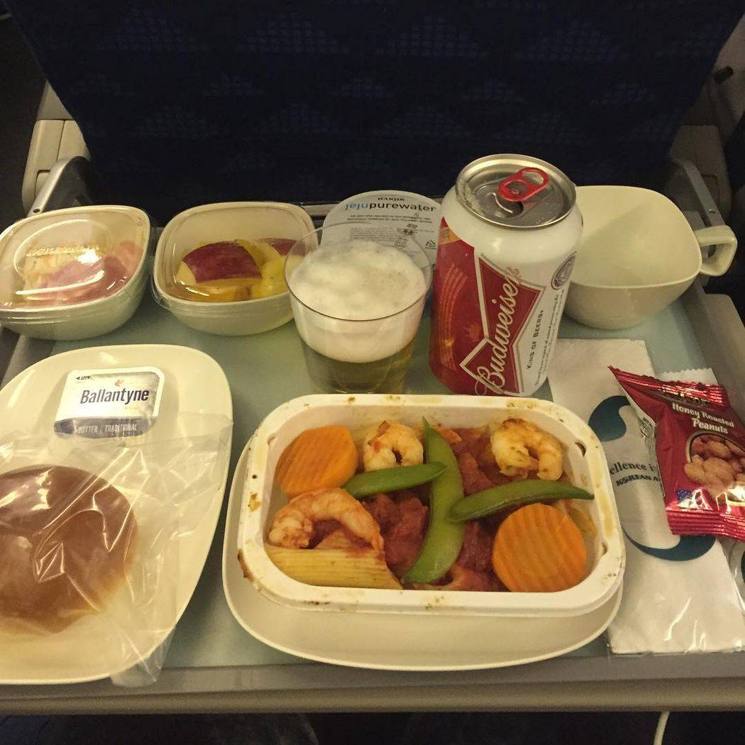 Чем кормят в самолете эконом-класса: детальное описание и фото | авиакомпании и авиалинии россии и мира