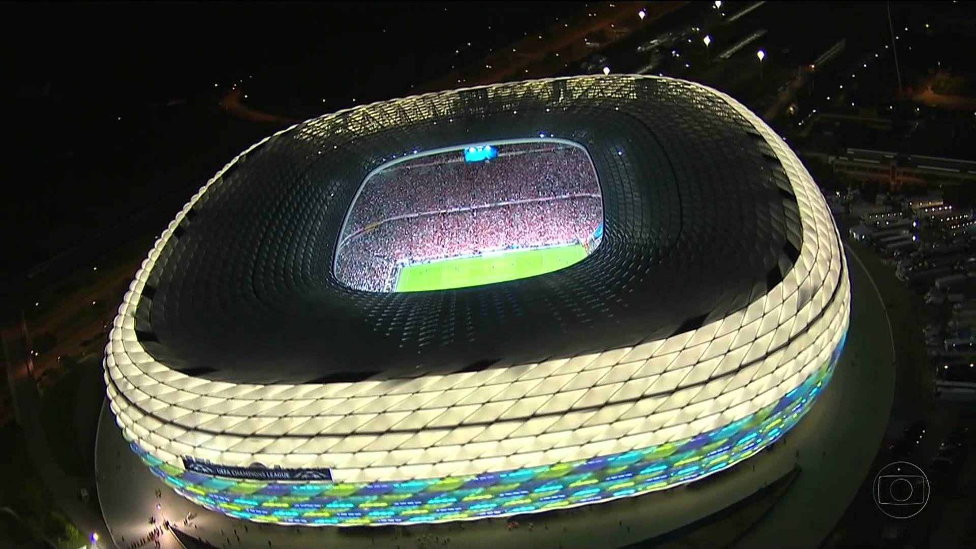Дорогие стадионы. Альянц Арена самый красивый стадион в мире. Стадион Арена Ацтека. Альянц Арена 2023. Альянц Арена крыша.