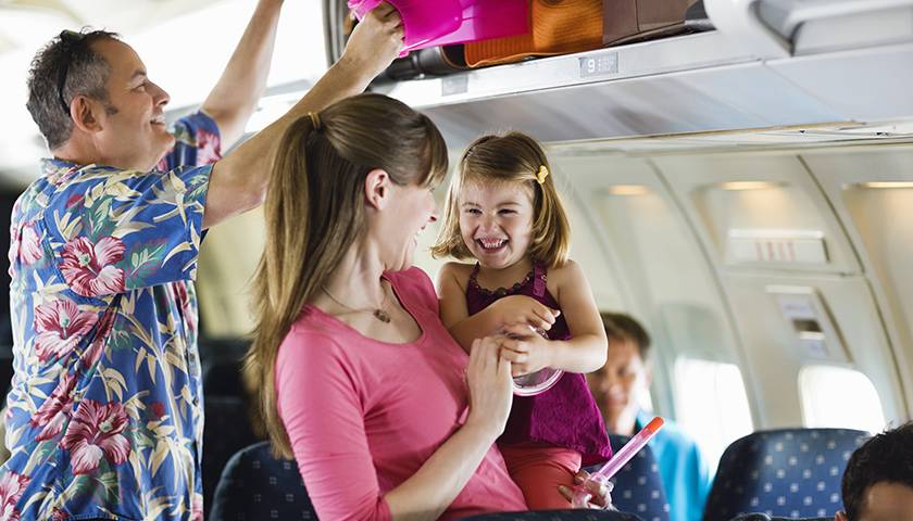 Один в самолёте: перелёт ребёнка без родителей