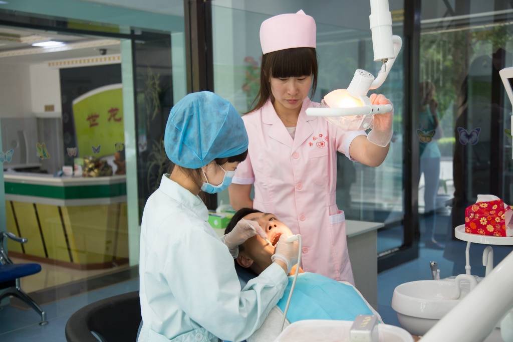 Особенности лечения зубов в клиниках Китая