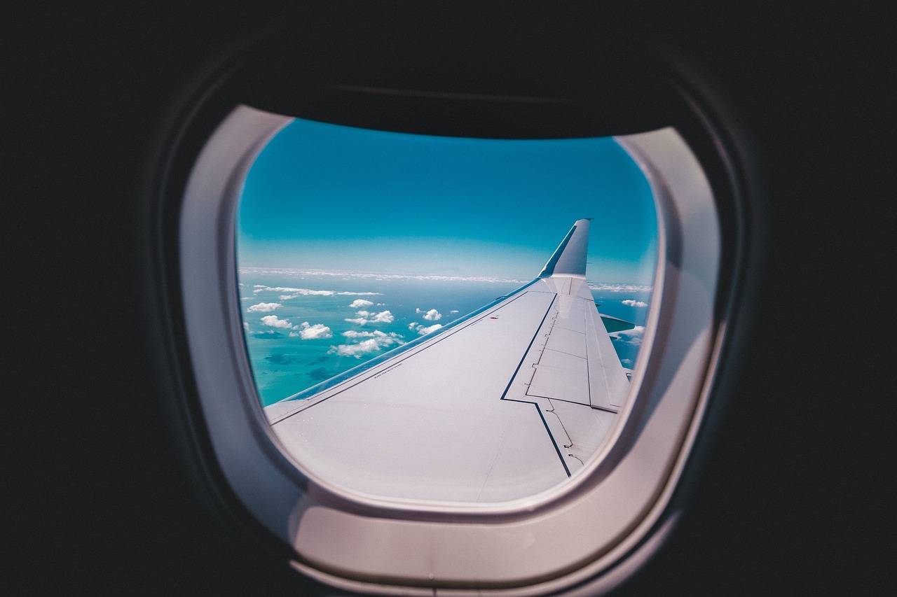 Как называется окно в самолёте, туристу на заметку
