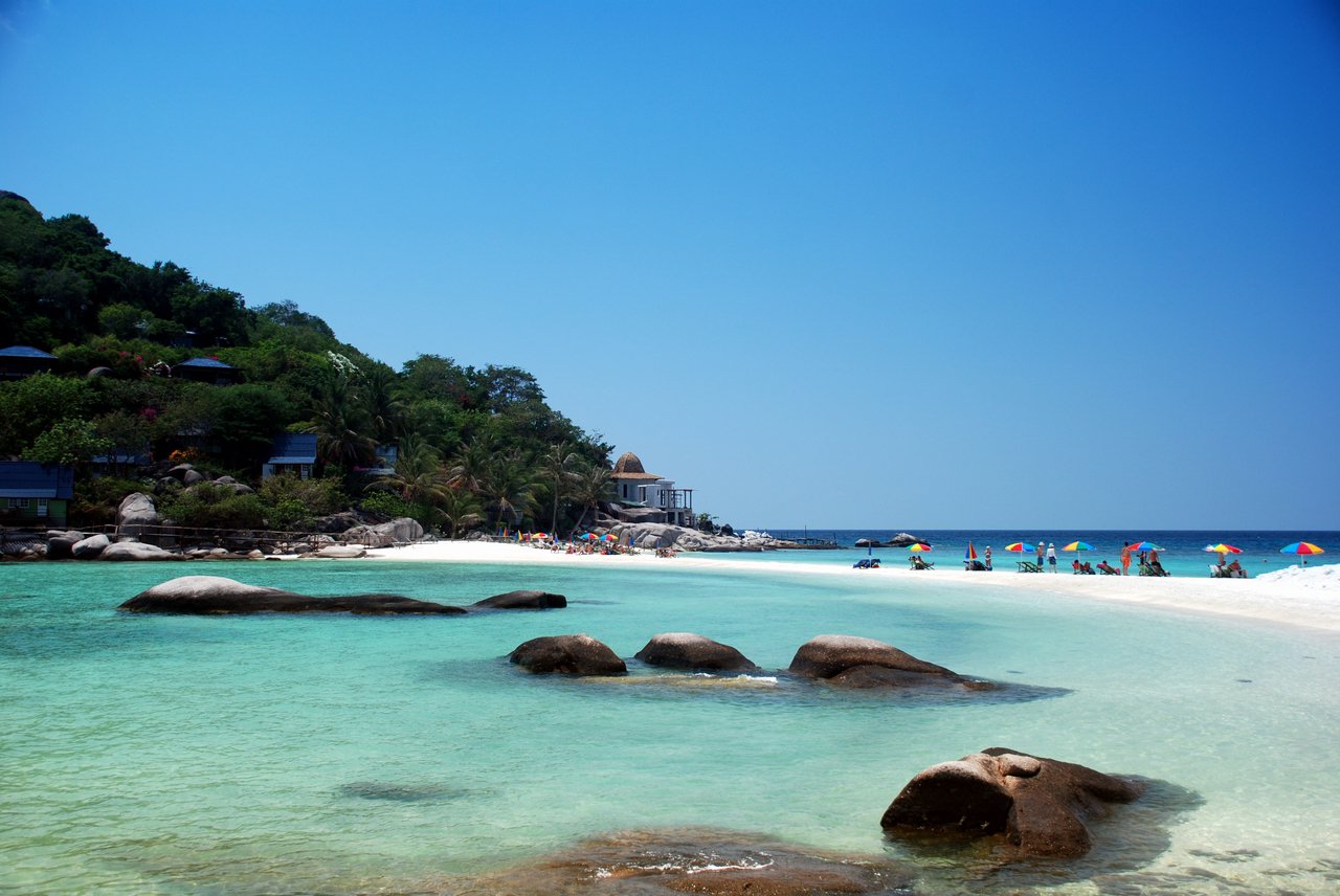 Ехать ли в тайланд в июле. Климат Пхукета. Таиланд в июне. Тайланд в июне море. Море на Пхукете в июне.