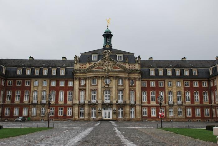 Замок вевельсбург: история резиденции епископа и школы нацистов в германии