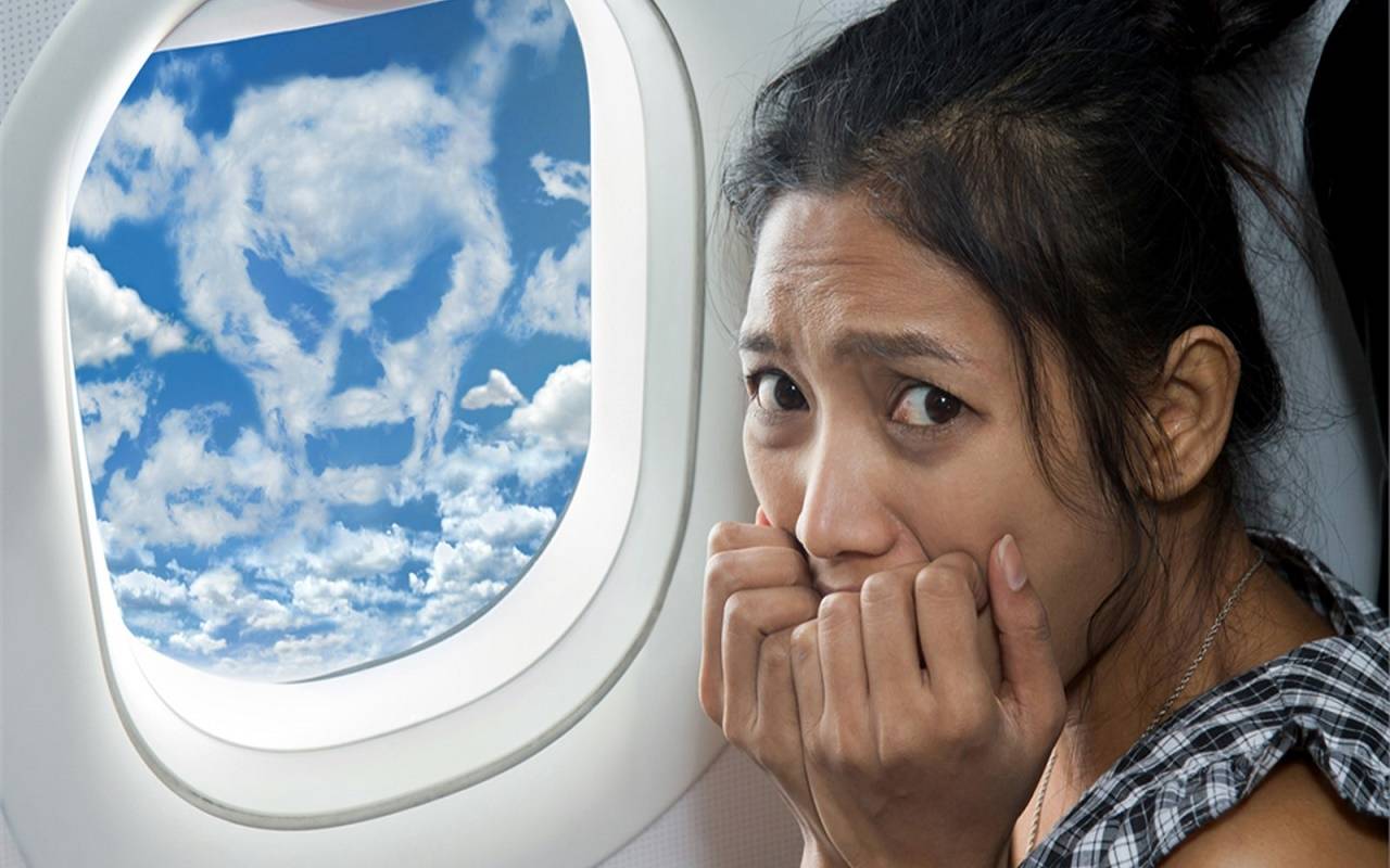 Боязнь летать на самолете или аэрофобия: определение, причины и последствия фобии