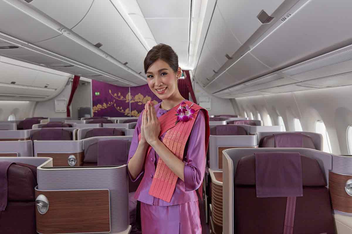 Стоит ли лететь. Thai Airways Airbus a320. Thai Airways в Домодедово. Аэробус а-320 тайские авиалинии. Королевские авиалинии Тайланда.