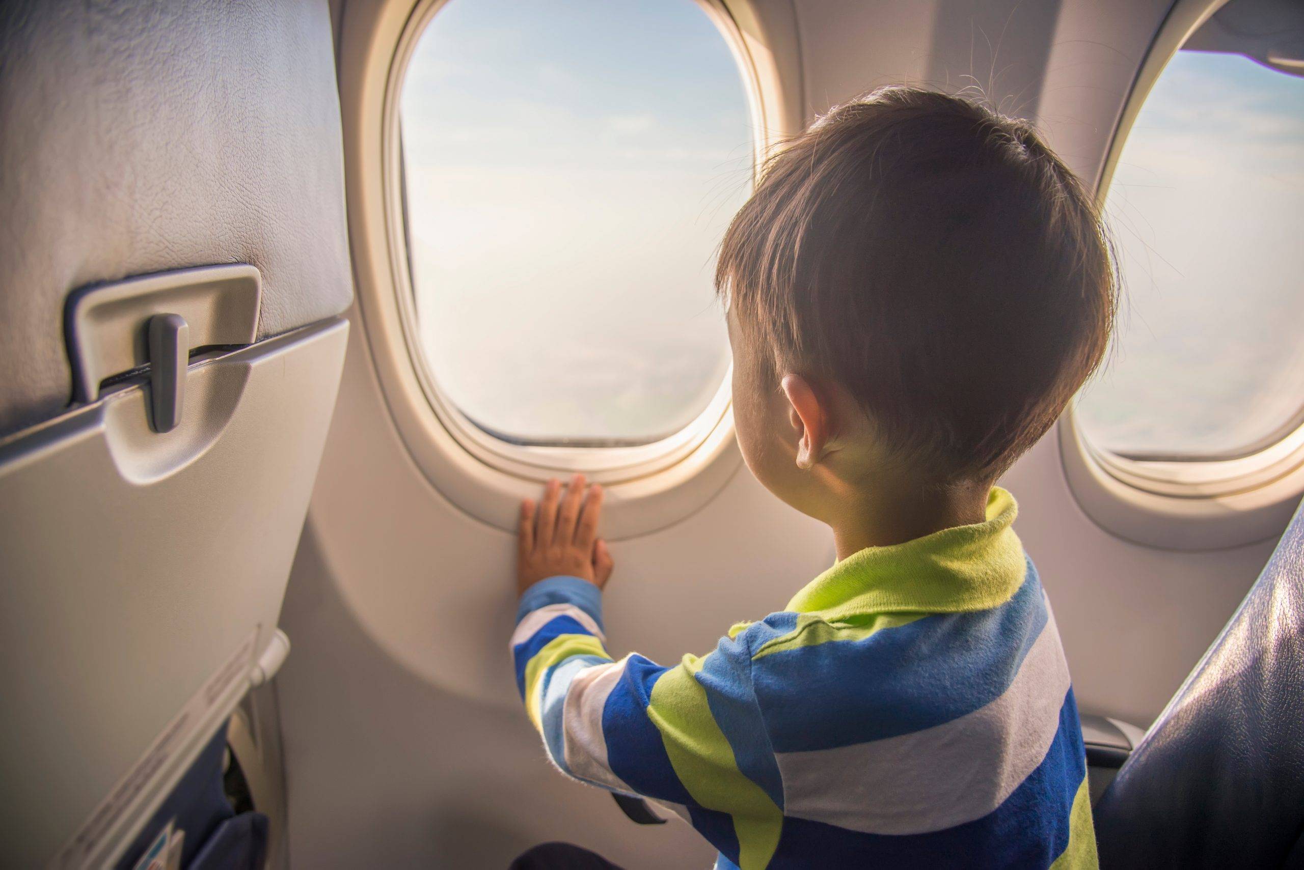 Со скольки лет можно летать на самолете без родителей в 2022 году?