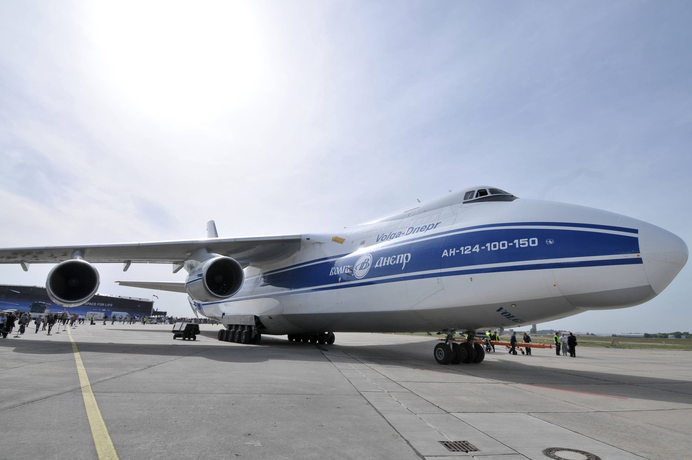 Самые большие в мире самолеты среди грузовых и пассажирских видов этого транспорта : наука и технологии на портале newsland