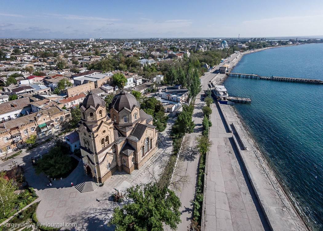 Окрестности евпатории. Город Евпатория в Крыму. Евпатория Достопримечательство. Евпатория Крым набережная. Ротонда Евпатория.