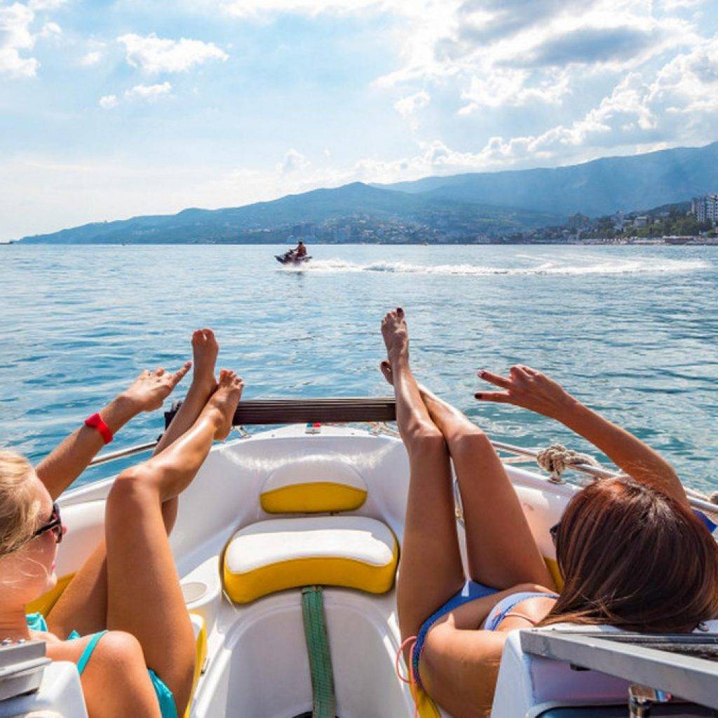 Какие курорты на черном море выбирает молодежь? — тонкости туризма