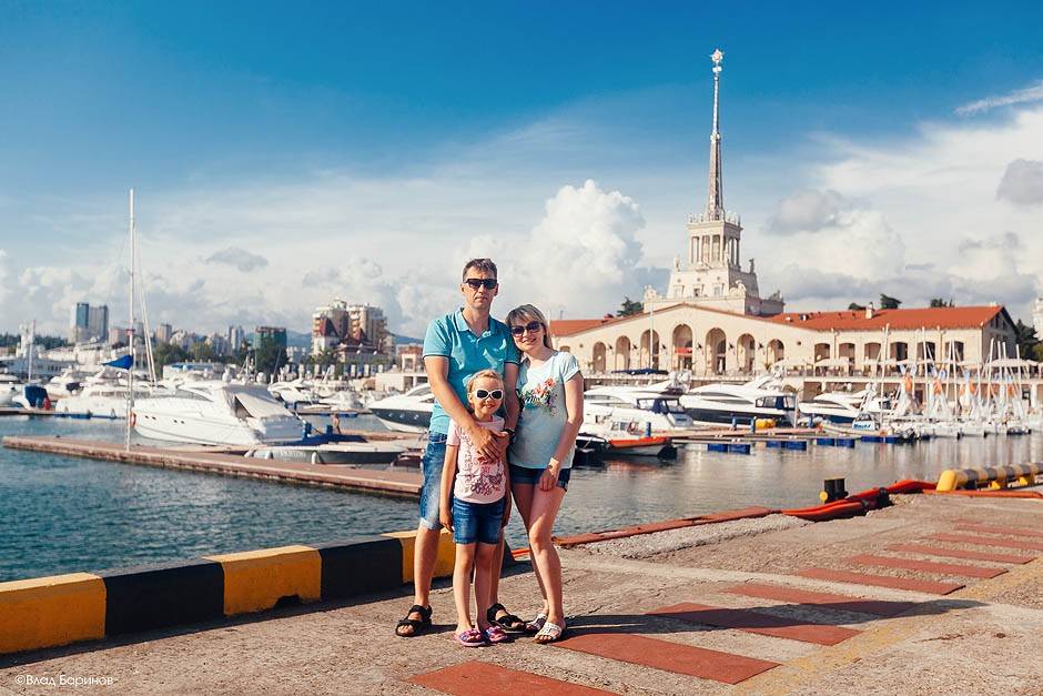 Семья на море сочи. Семья в Сочи. Семья на море в Сочи. Отпуск в Сочи. Семьей отдыхали в Сочи.