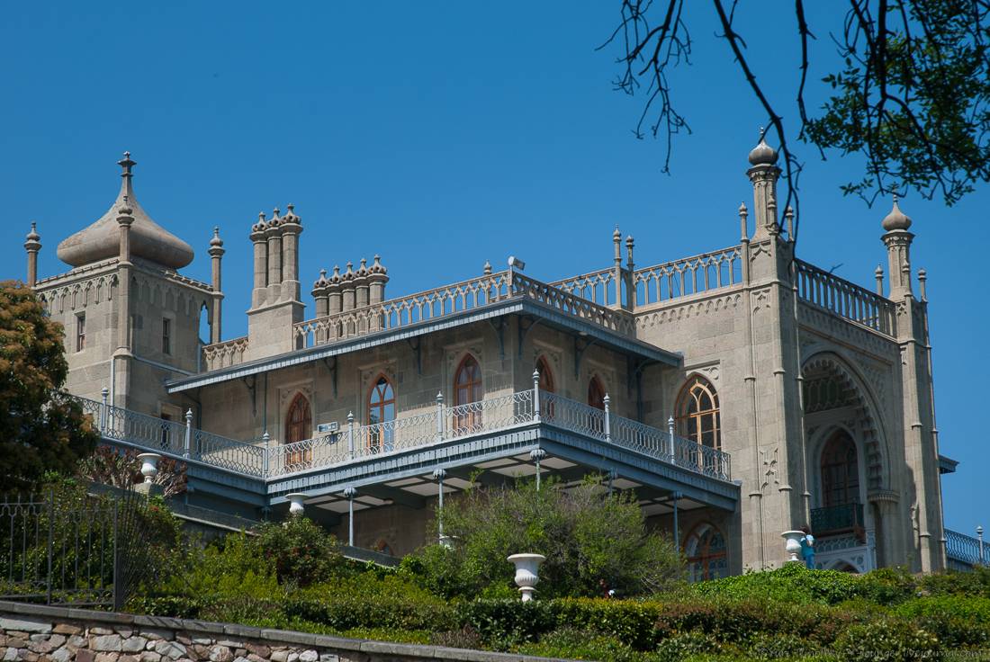 Алупка. Алупка дворец графа Воронцова Воронцовский купальни. Мисхор Крым Воронцовский. Крым дворец Воронцова выход к морю. Воронцовский парк в Алуште Крым.