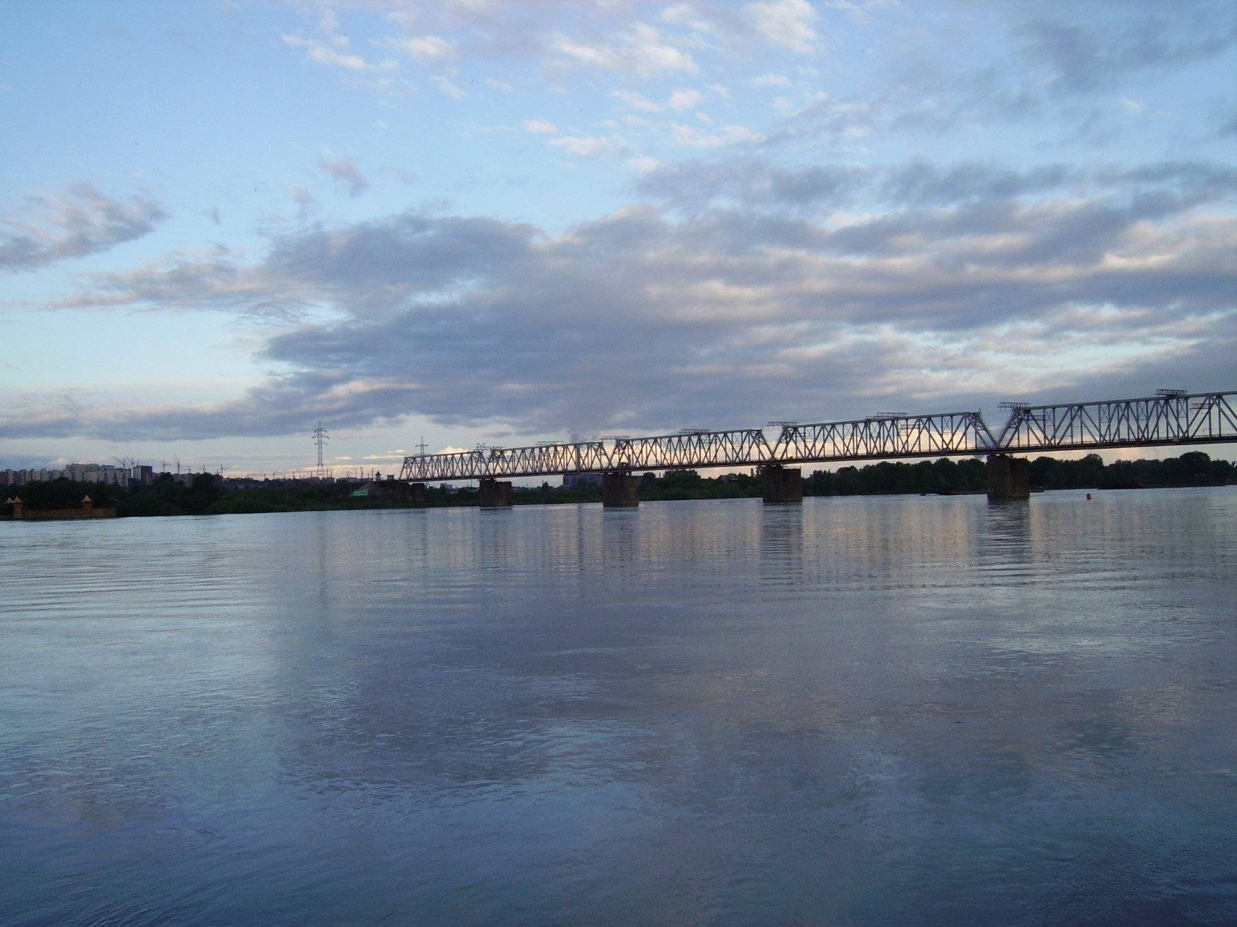 Водохранилище реки обь. Река Обь Новосибирск. Река Обь Барнаул. Река Обь Сургут. Набережная реки Обь Новосибирск.