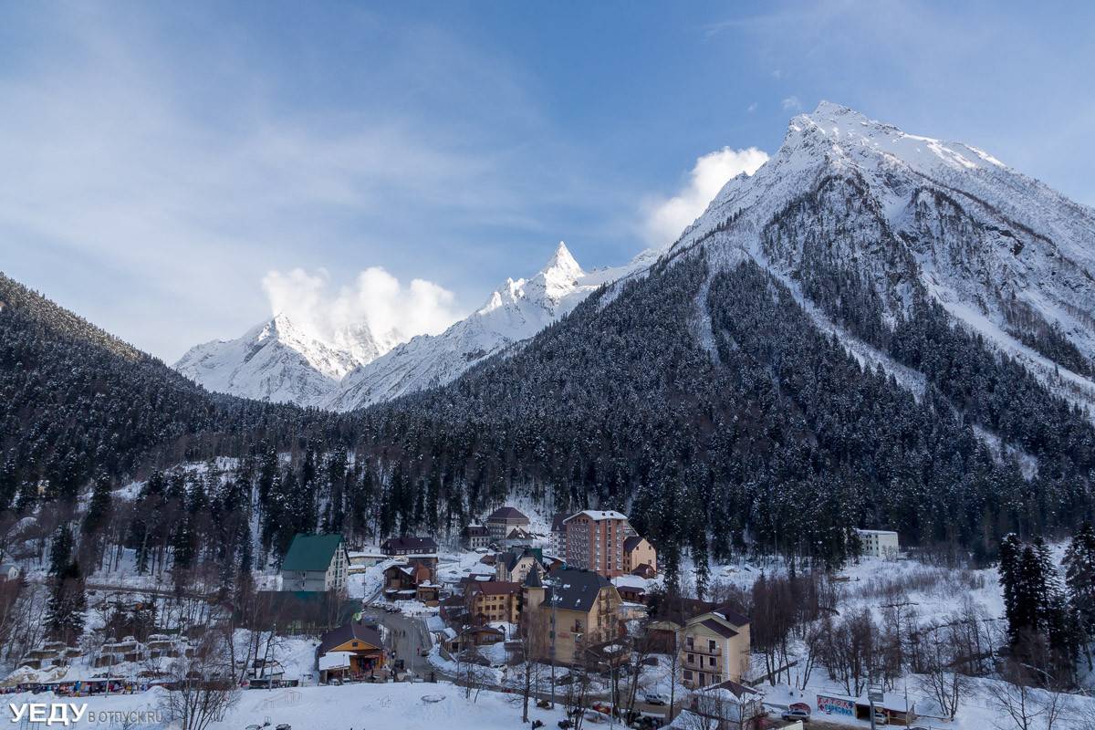 Теберда фото. Поселок Домбай Карачаево Черкесская Республика. Домбай (Курортный посёлок). Теберда Карачаево Черкесия. Теберда Курортный посёлок.