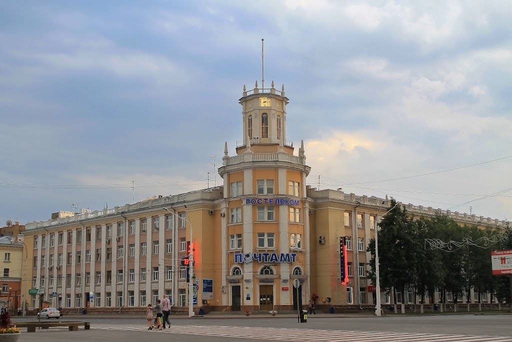 Здания кемерово фото. Кемерово. Архитектура города Кемерово. Кемеровский Главпочтамт. Город Кемерово Главпочтамт.