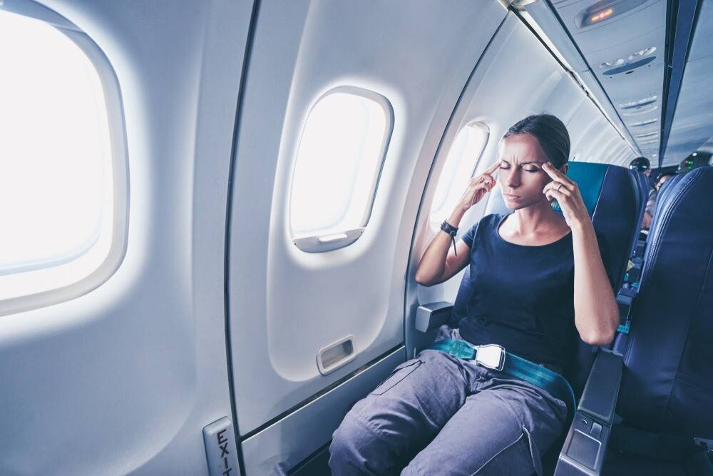 11 вещей, которые происходят с вашим телом во время полета на самолете :: инфониак