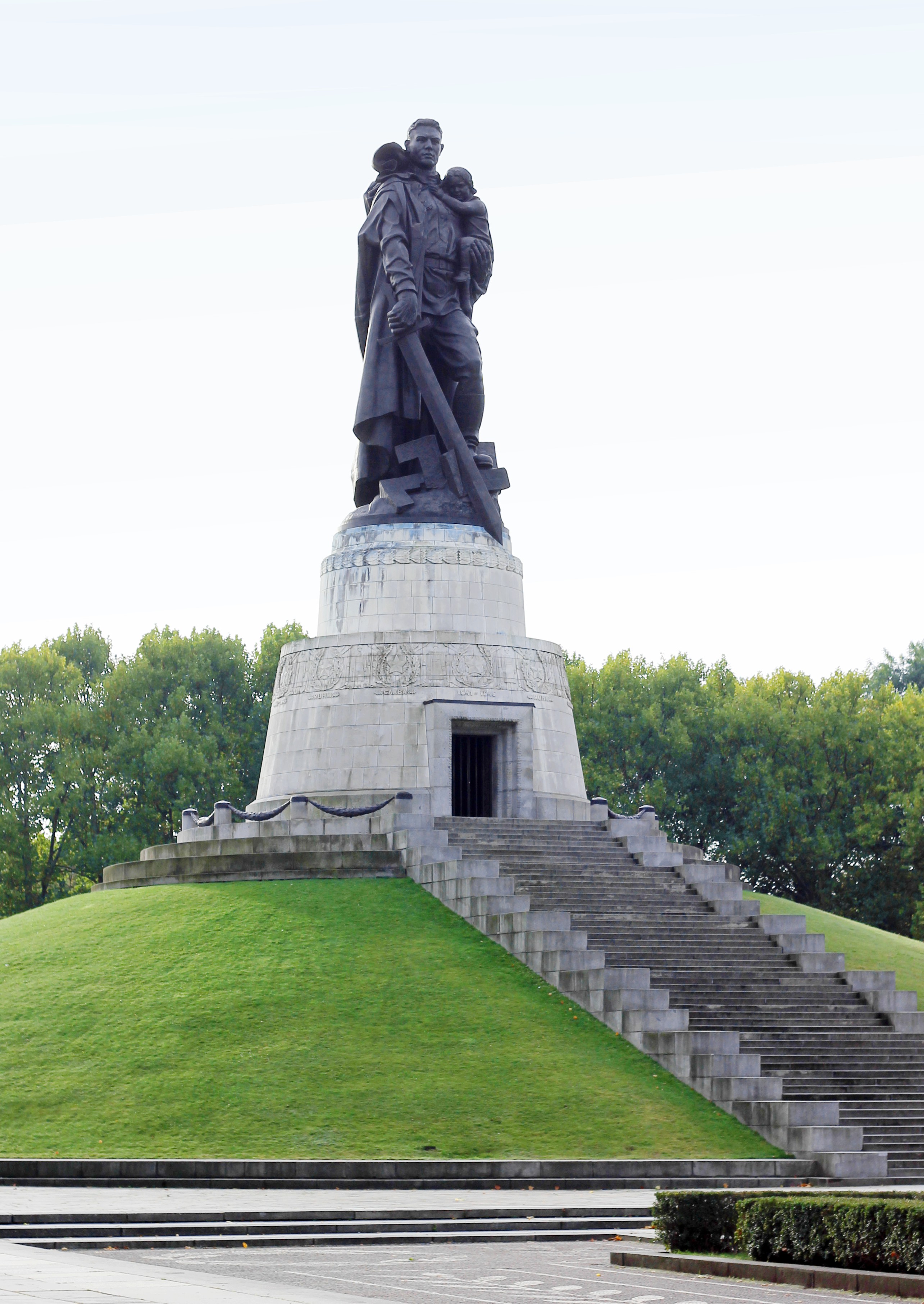 Трептов парк в берлине – памятник советским воинам в германии ⋆